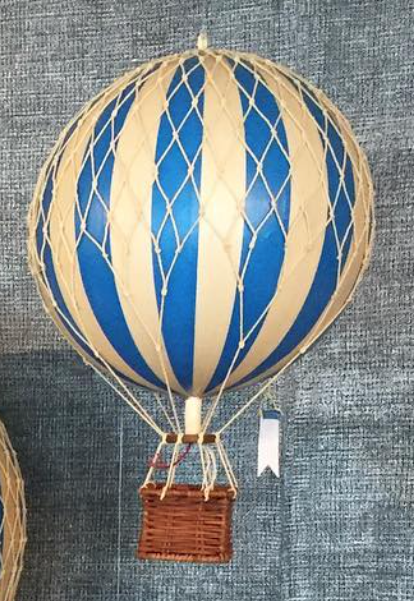 Floating the skies, Blue
