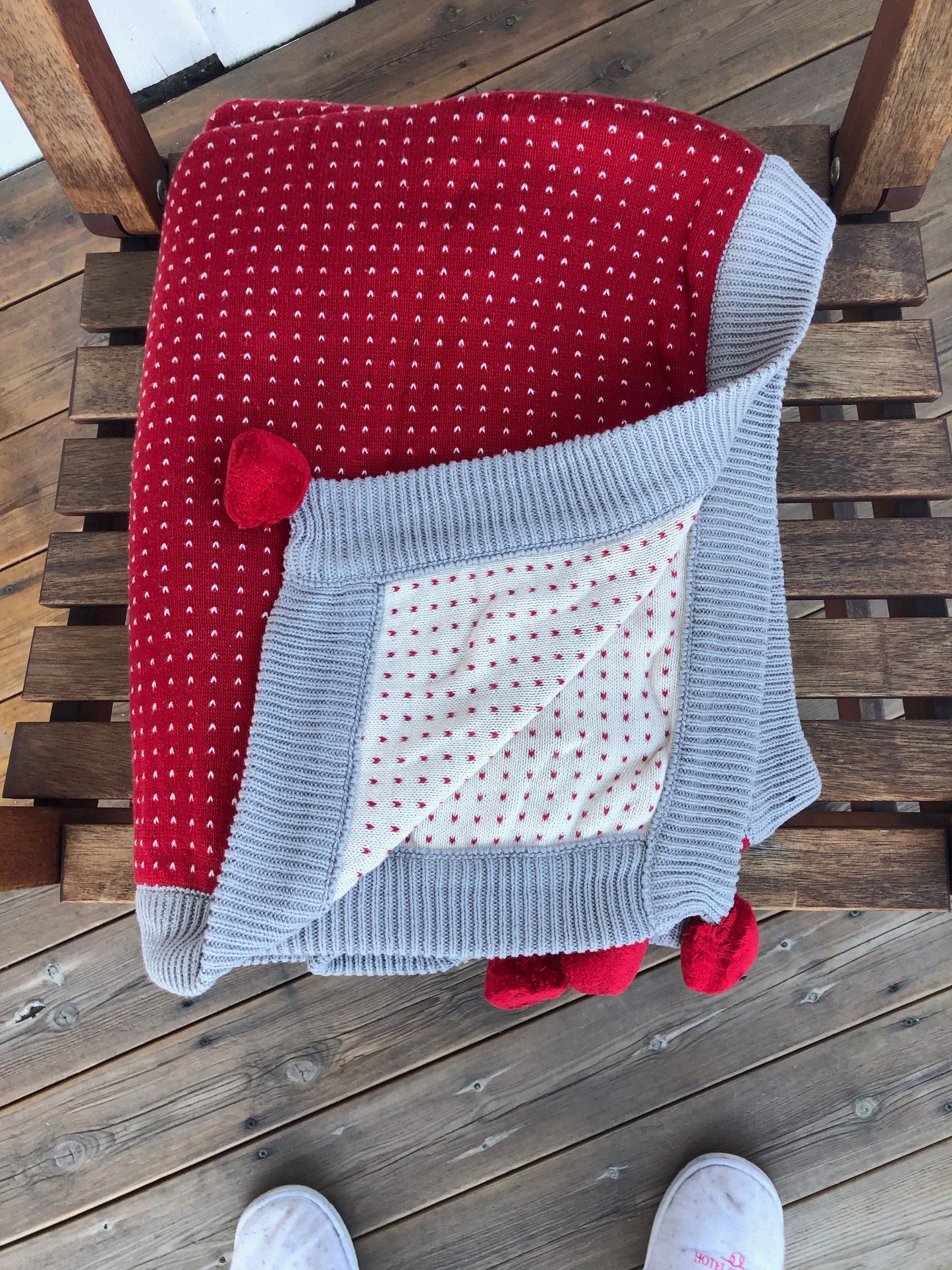 Nordic Dots Border