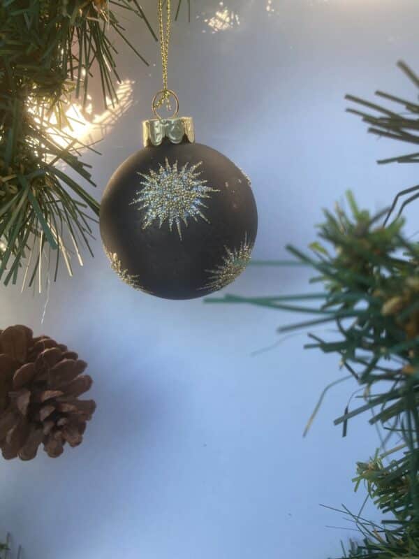 Julekule 6cm sort med gullstjerner