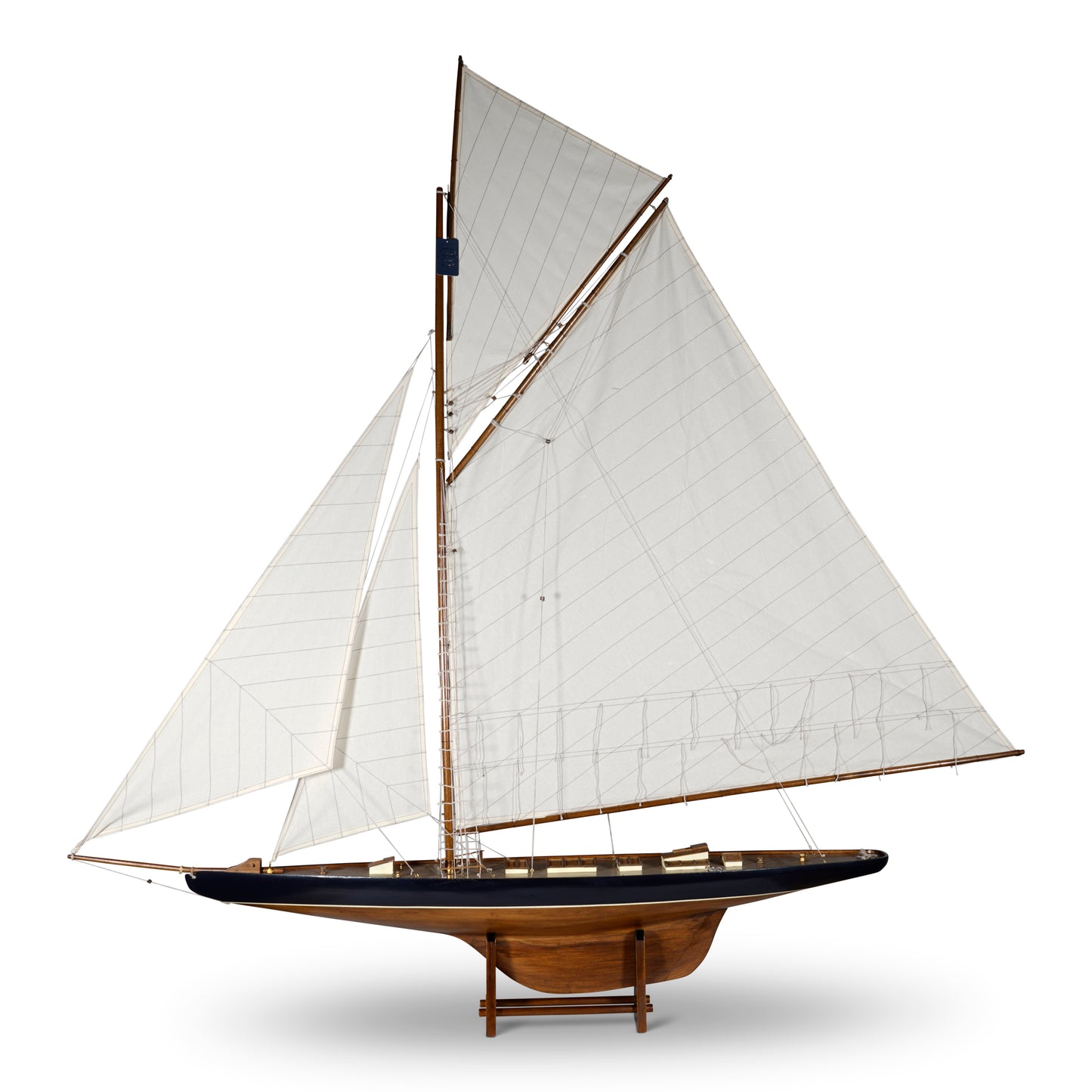 Americas Cup Columbia, Large